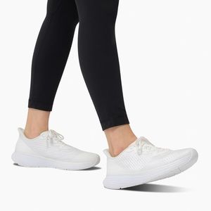 Lane Eight Women’s Relay Trainer in Breeze size 8. New with box